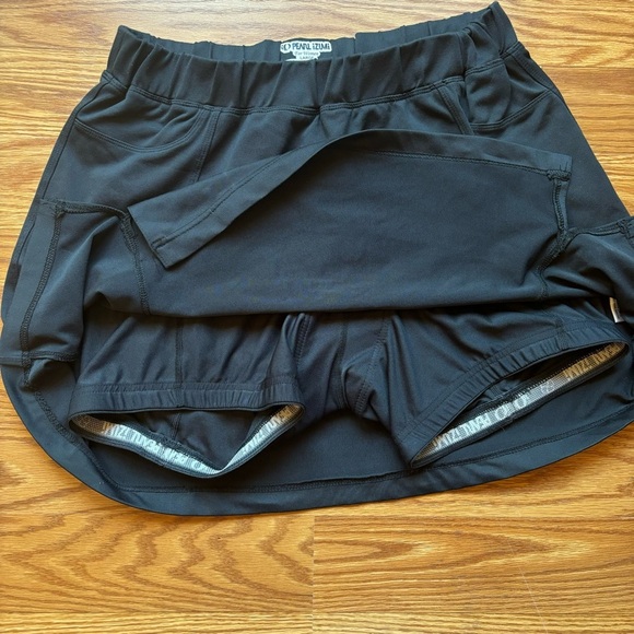 Pearl Izumi cycling skort. Black. Size Large. Preowned. - Picture 10 of 10